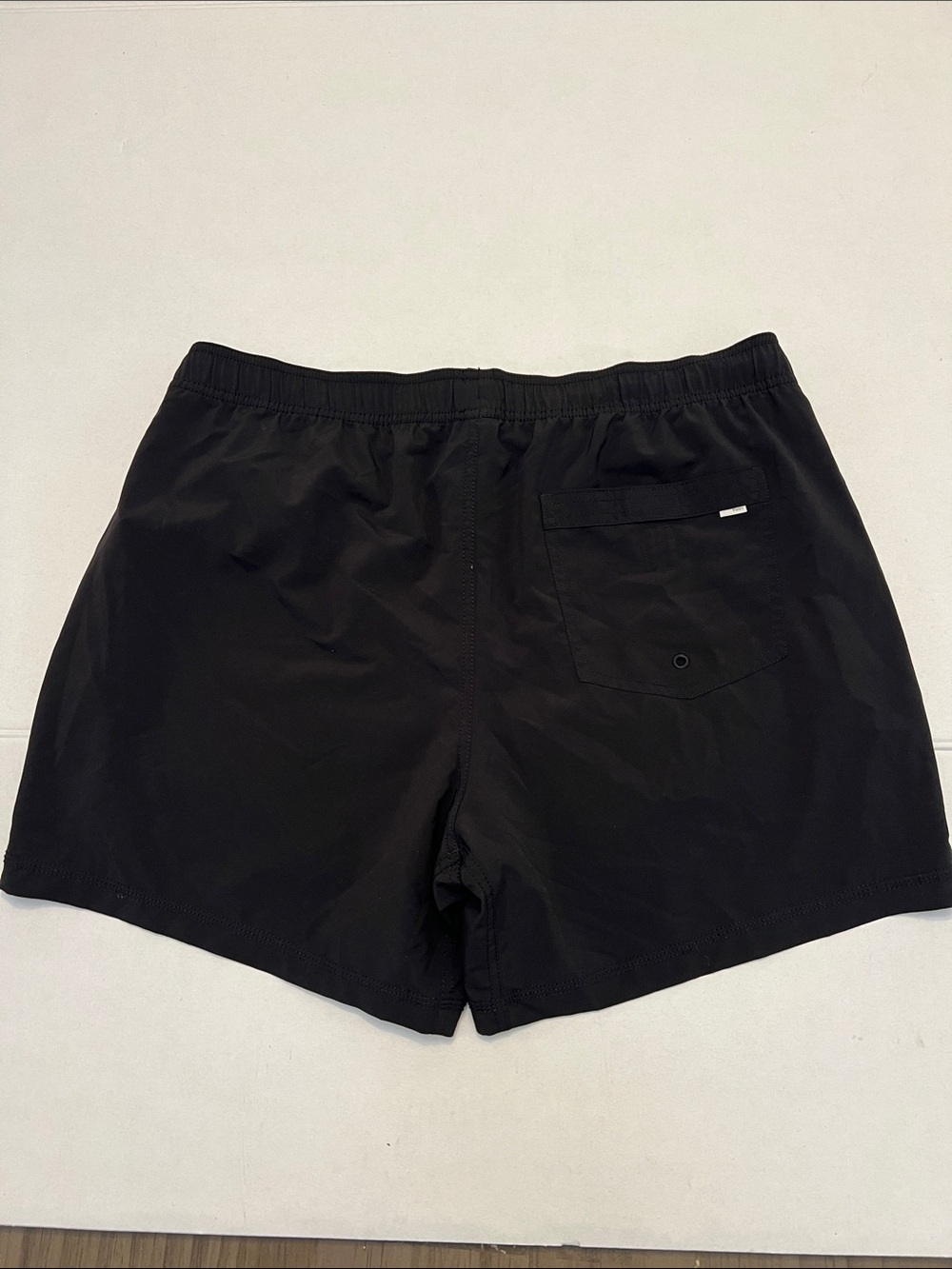 Vuori Men Size XL Kore 5 Inch Lined shorts Black Athleisure V367 active - Picture 6 of 14